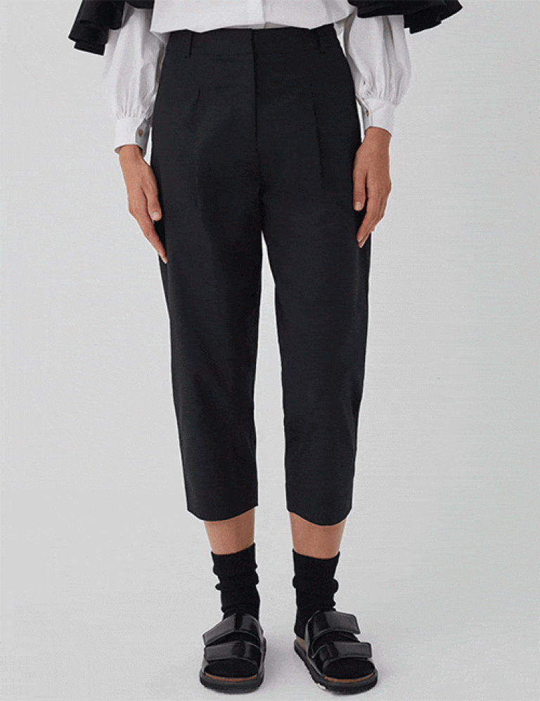 Marilyn's Marble Cropped Black Pant