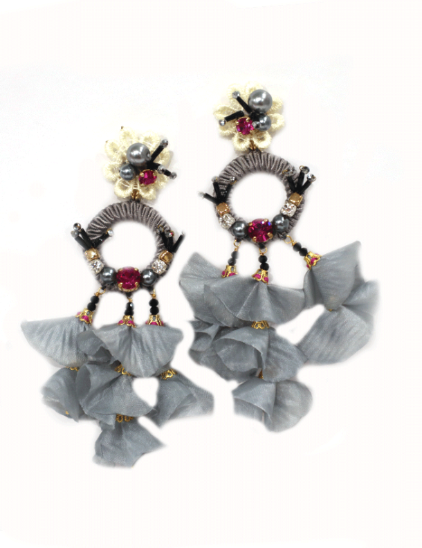 BUCKI GREY FABULOUS FUN LIGHT PIERCED EARRINGS