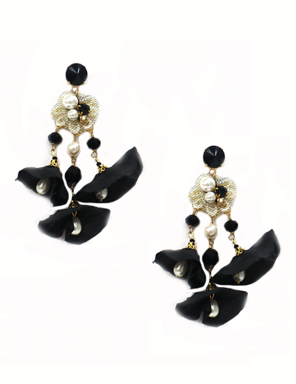 CHRYS UNIQUE LIGHT PEARL CRYSTAL PIERCED EARRING