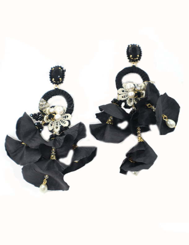 METRO BLACK FUN CHANDELIER CLIP PIERCED EARRING