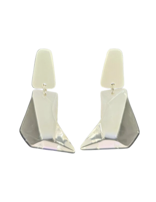 GREAT PLEXI WHITE STATEMENT PIERCED EARRING
